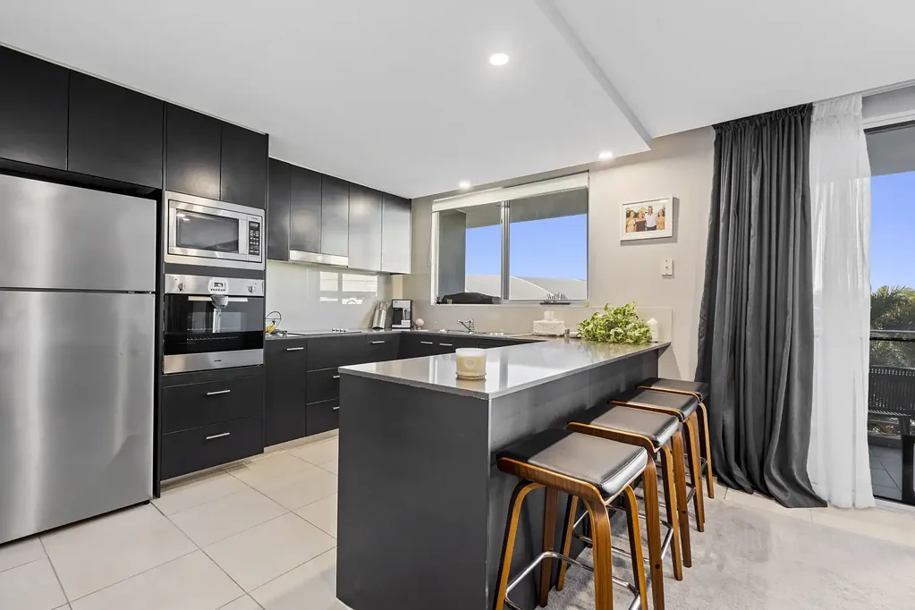 Hope Island 2 Bedroom Spacious Corner Apartment Offering the Ultimate Hope Island Buggy Lifestyle