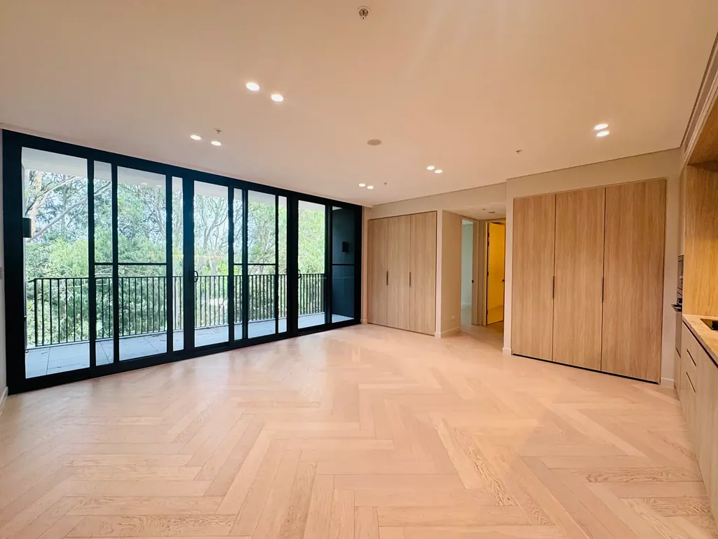 Brand New 2 Bedroom Apartment - Entrance via Conway Avenue