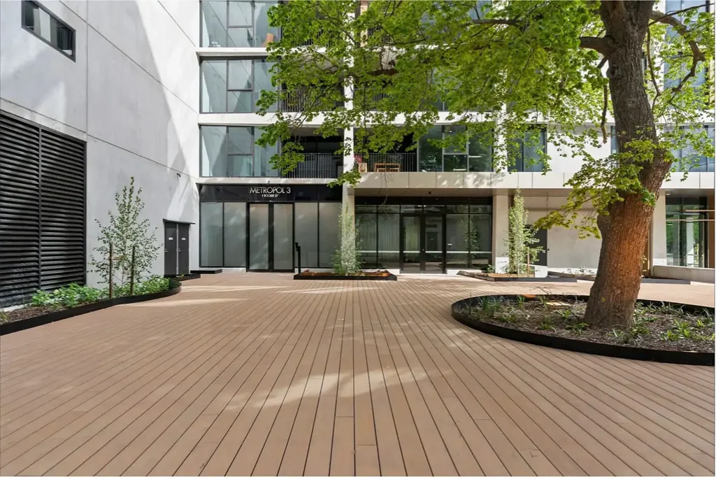 Metropol - Exceptional One Bedroom Luxury Apartment at City Center!