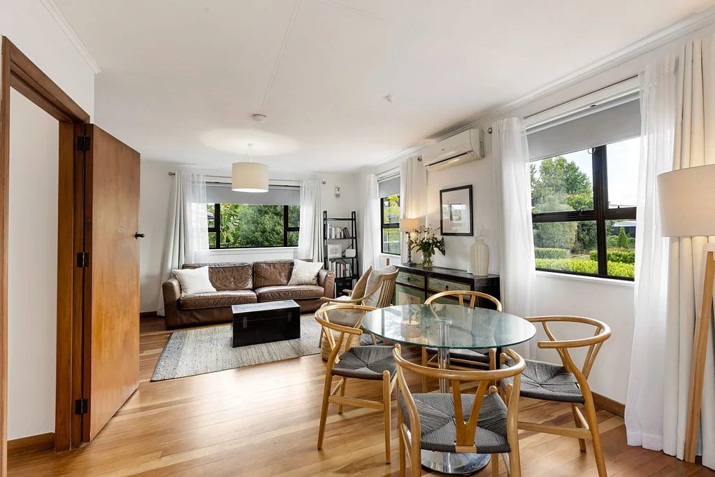 Cambridge 3房  Vendors Inviting Offers - Location & Privacy