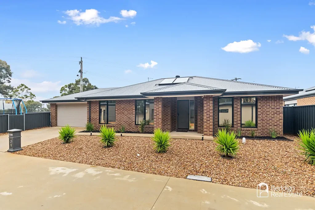 SPACIOUS THREE-BEDROOM HOME WITH YEAR-ROUND COMFORT IN WHITE HILLS