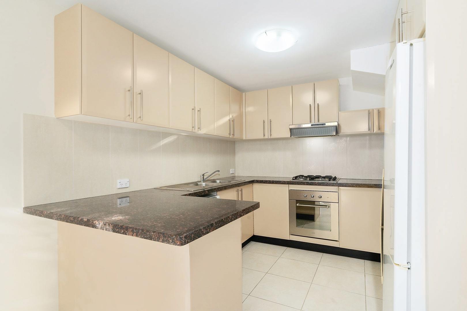 UNIT 1 50 TAVISTOCK RD, SOUTH HURSTVILLE NSW 2221, 0部屋, 0バスルーム, Townhouse