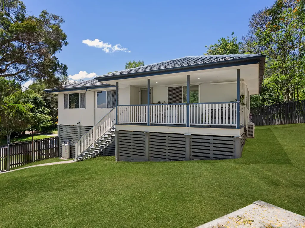 Gailes 3房 Gailes中心明珠 625m²宽地块 全围栏庭院 宽敞露台 便捷交通 学校近邻 A true gem in the heart of Gailes!