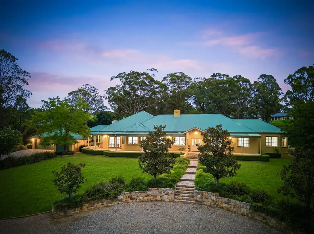 Oakville 6部屋 Resort Style 5 Acres - Pool, Entertainment Precinct & Future Potential !!!