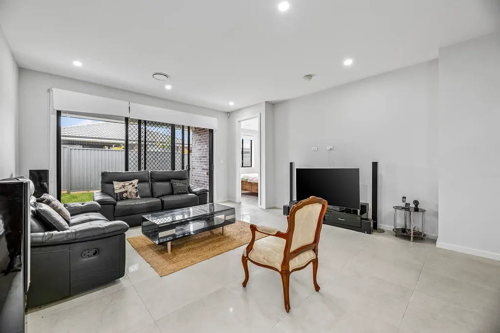 Marsden Park 4 Bedroom "Nearly New Modern Family Home in Marsden Park"