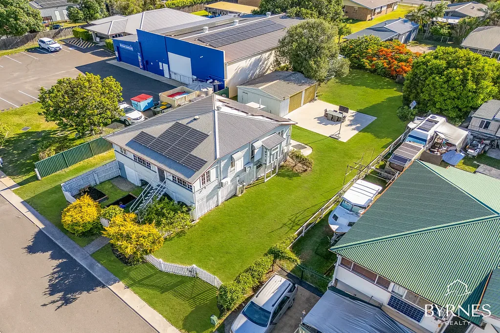 Gladstone Central 3部屋 PRIME POSITION PROPERTY ON 973m2 WITH SHED + SIDE ACCESS + SOLAR