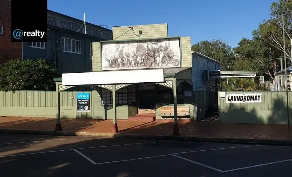 Ravenshoe 4房  3 x the bargain!- Shopfront, Residence & Workshop in the Main Street of Ravenshoe!
