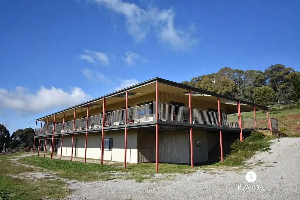 Stanley 4房  Modern Family Home with Acres to work with!