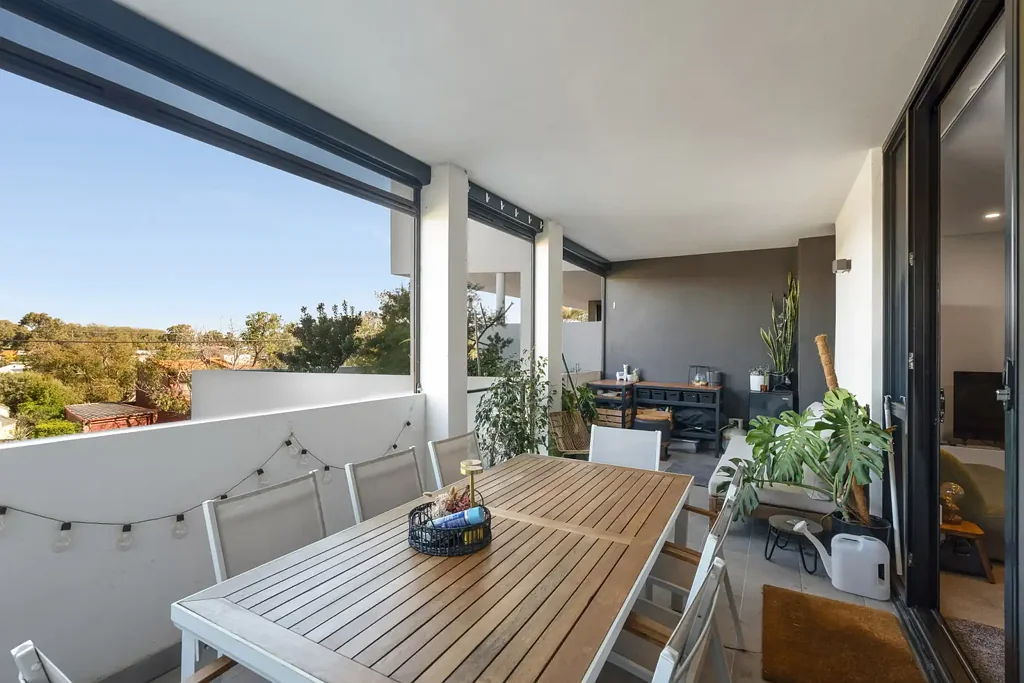 Duncraig 2房  Ground Floor Apartment with Two Car Bays.