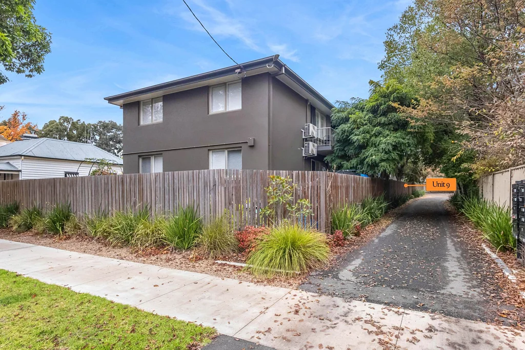 9/23 Hallam Street, Quarry Hill, VIC 3550