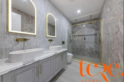 9 Clyde Street, Guildford, NSW 2161, 3 slaapkamers, 2 badkamers, Apartment