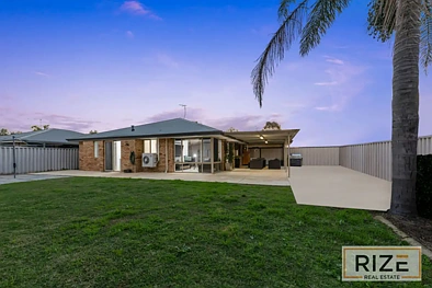 Banksia Grove 4房  Space, Access & Potential- The Perfect Investment Opportunity!