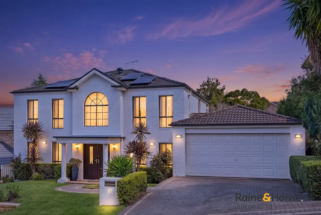 West Pennant Hills 5બેડરૂમ Stunning Family Home with Exceptional Indoor and Outdoor Living, Multiple generous spaces, and Superb Convenience