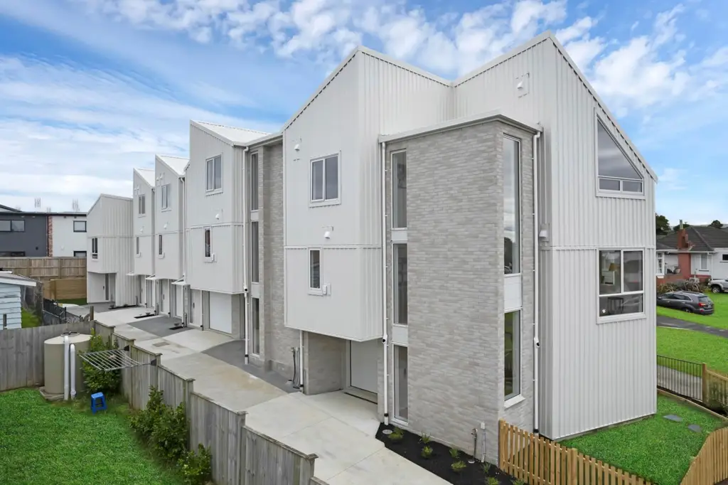 Mount Roskill 4 Bedroom Brand New Bespoke Townhouse