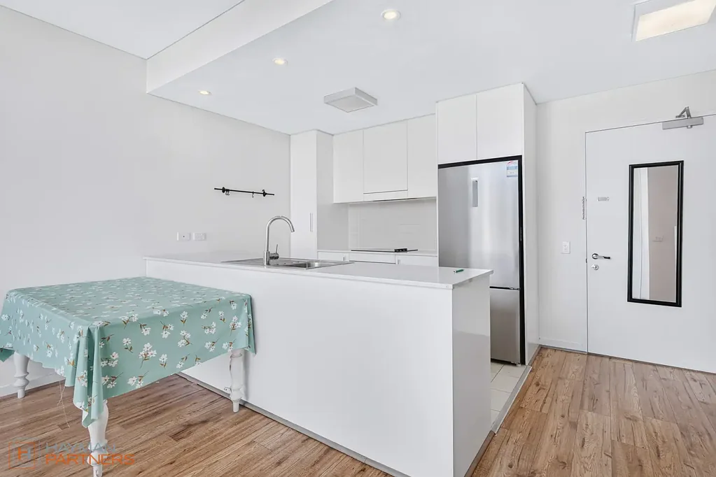 Furnished Top Floor Apartment in the Heart of Phillip