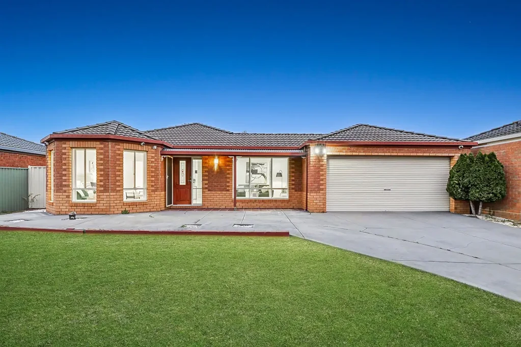 Cranbourne East 4غرفة نوم A Fresh New Chapter Begins – Fully Renovated Family Living…