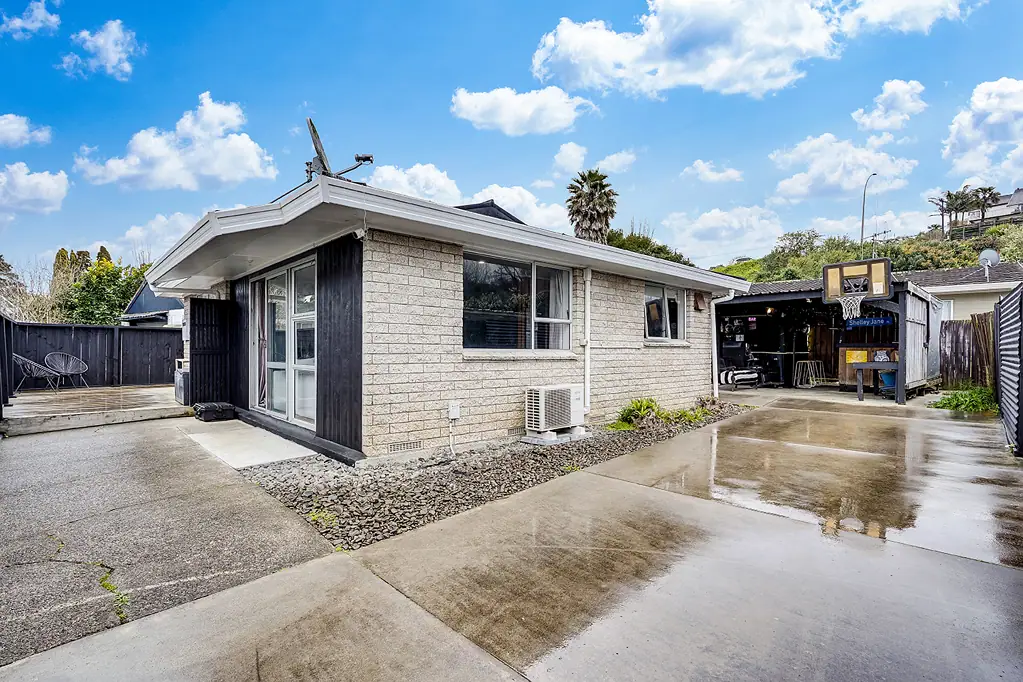 Dinsdale 2બેડરૂમ Brick Beauty With Sleepouts & Entertaining Space