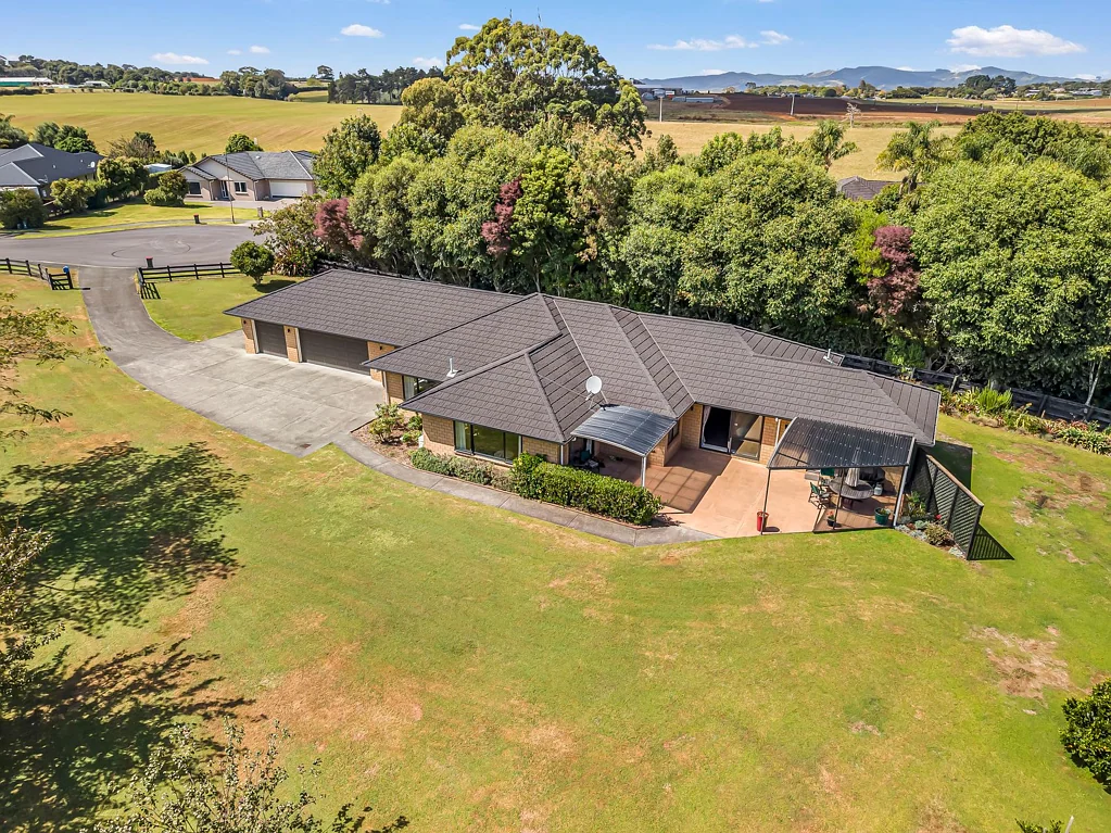 Waiuku 5침실 A Serene Escape with Modern Comforts!