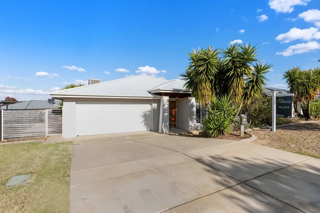 19 Mirrul Street, Glenfield Park, NSW 2650