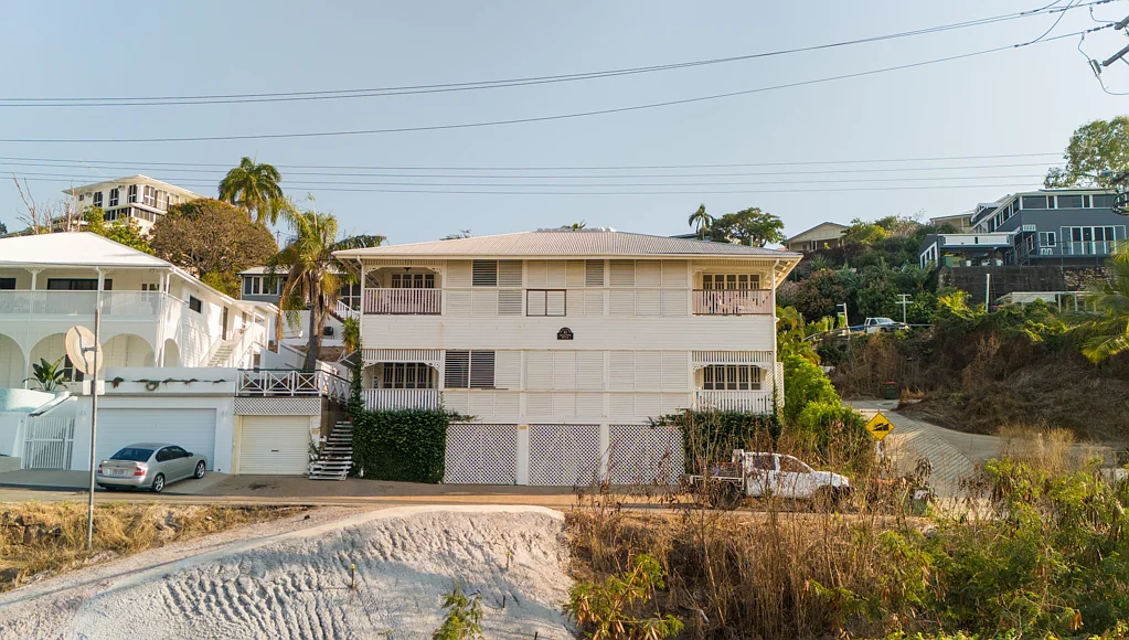 Townsville City 8房  Live, Work, Income, Views ? This Property Has It All!