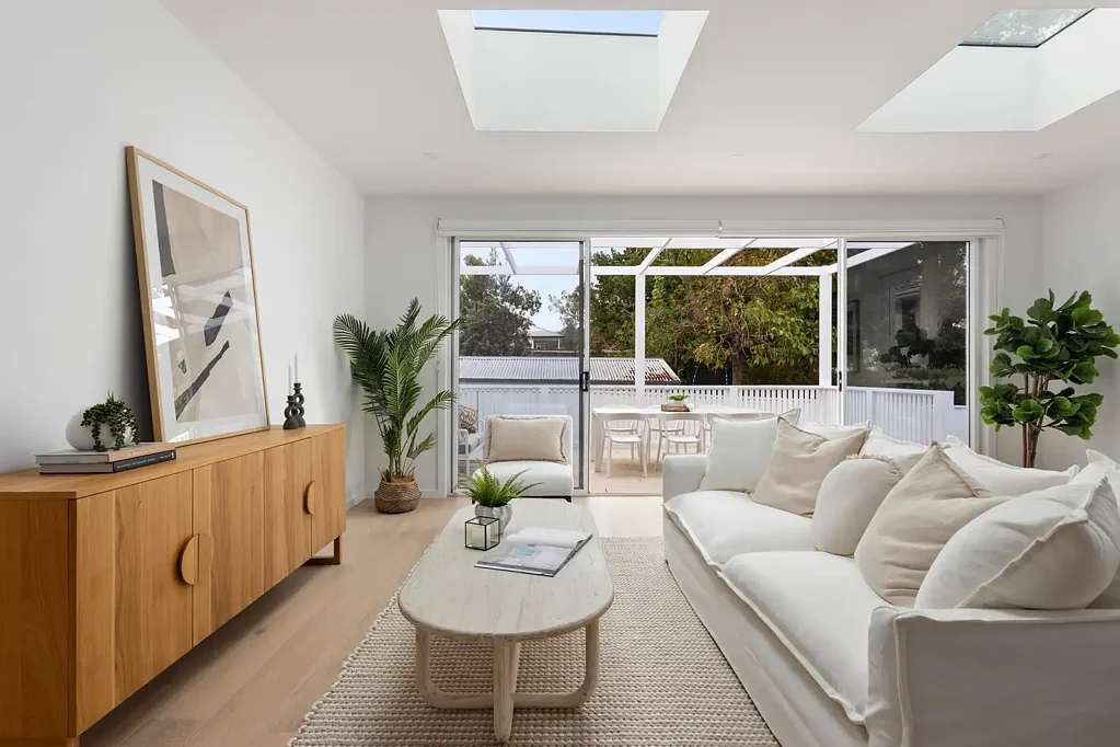 Keiraville 4कमरा New designer duplex with rare side yard access and double garage - one left!