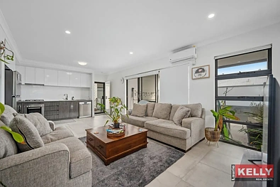 Cloverdale 2બેડરૂમ "BLUE RIBBON" 1ST FLOOR APARTMENT IN BOUTIQUE COMPLEX OF EIGHT