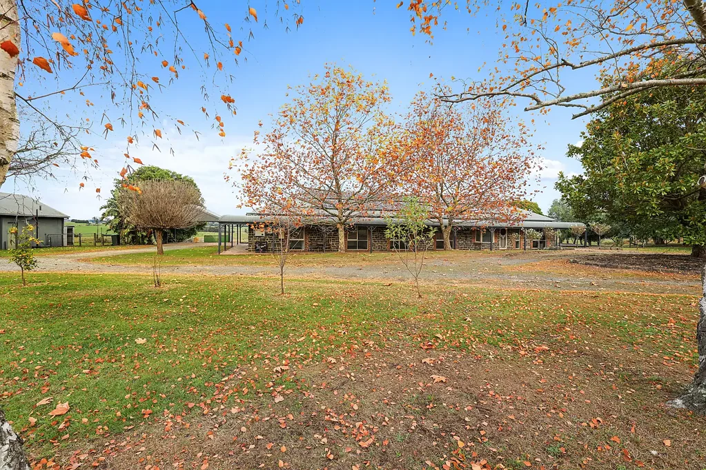Drouin 5Moenga CHARACTER HOMESTEAD, 3.5 ACRES, EDGE OF TOWN