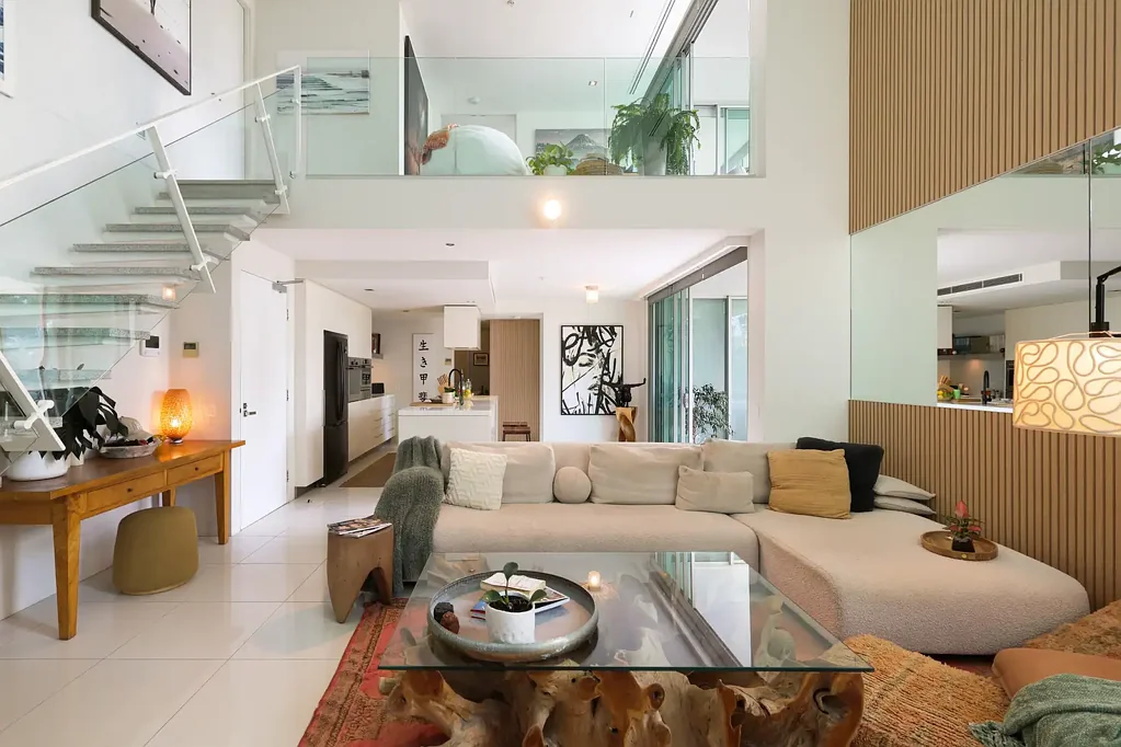 Main Beach 2ห้องนอน Rare Loft Style Residence — Motivated Seller, Genuine Opportunity