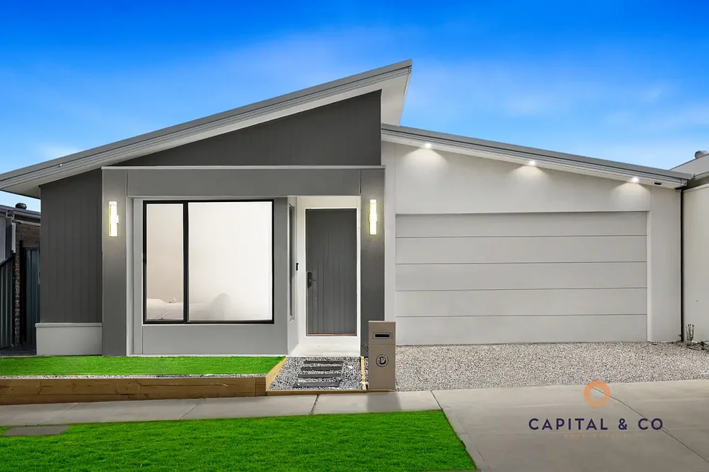 Craigieburn 4 Bedroom Brand New with Two Kitchens !!