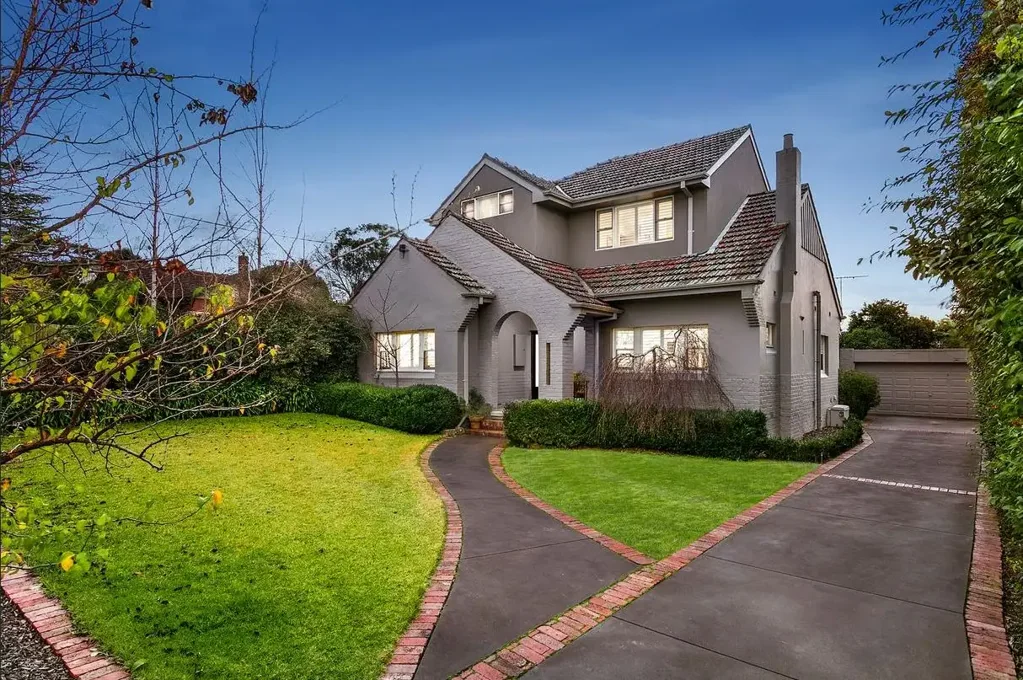 Double storey with 5 Bedrooms