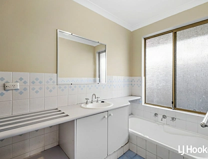 8 Aboyne Place, Seville Grove, South East Perth, 4房, 2浴, House