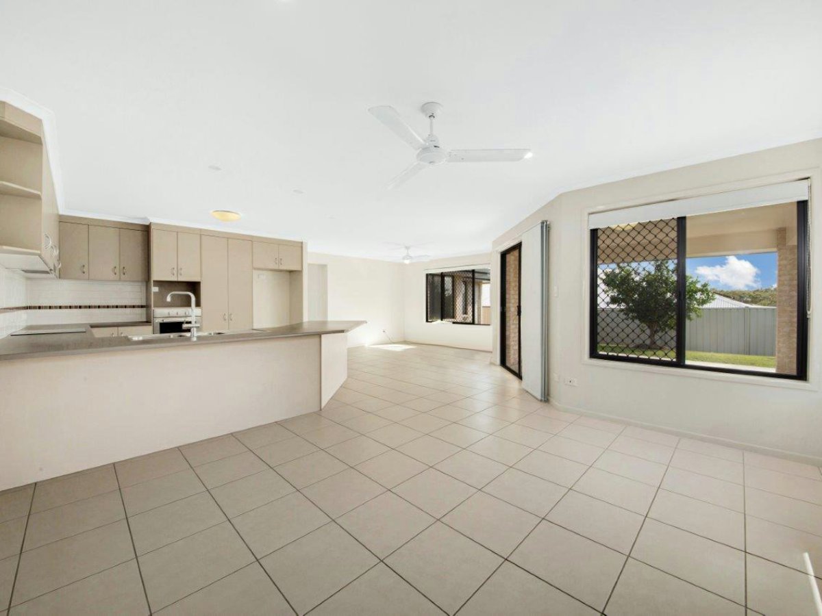 71 SHARYN DR, NEW AUCKLAND QLD 4680, 0 habitaciones, 0 baños, House