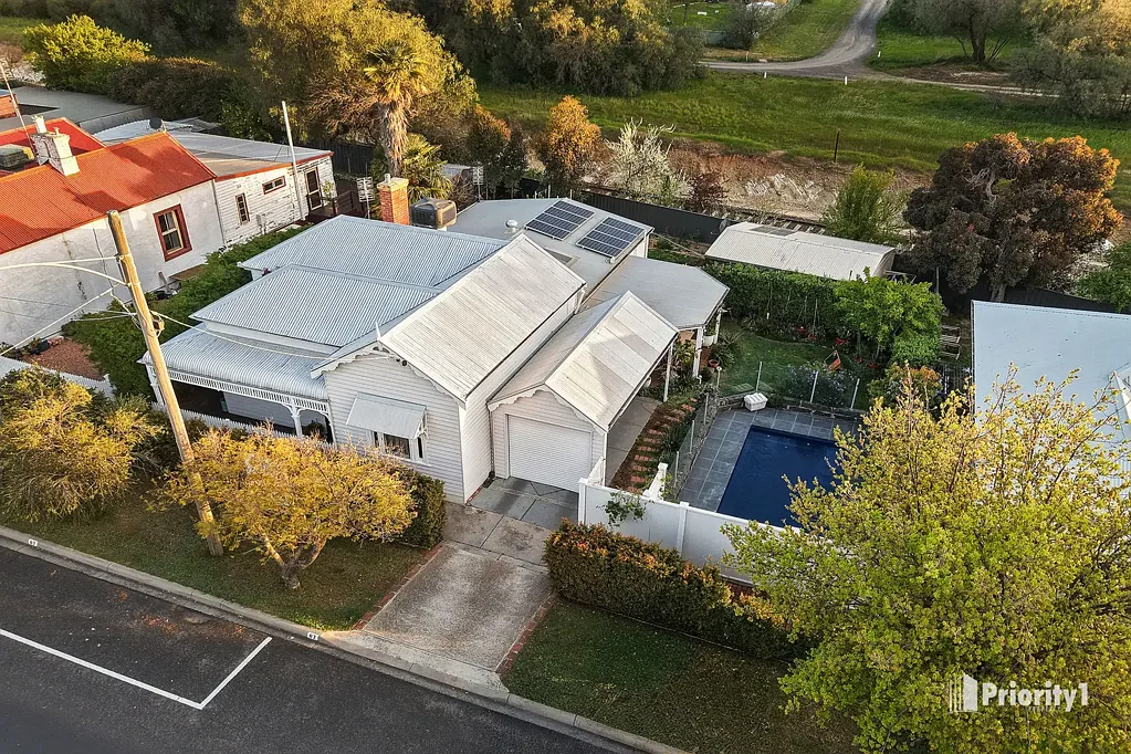Eaglehawk 3બેડરૂમ CHARMING VICTORIAN RESIDENCE WITH CHARACTER, SPACE & LIFESTYLE APPEAL!
