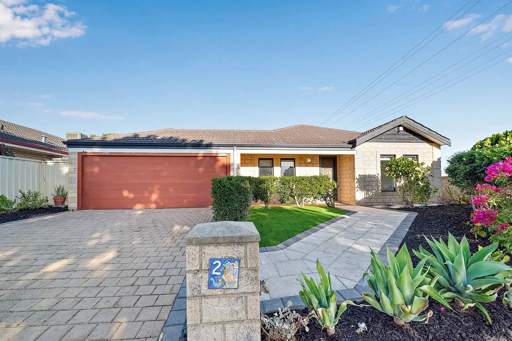 2 Hinckley Parkway, Hocking, WA 6065