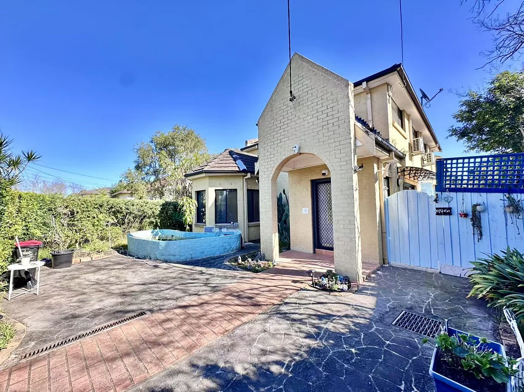 Low to Zero electricity bill |Unique| Beautiful 4 Bedder + Study Room Home in North Parramatta