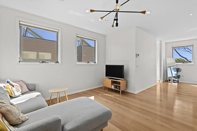 लिविंग रूम - 2A SWINBURNE ST, RIPPLESIDE VIC 3215