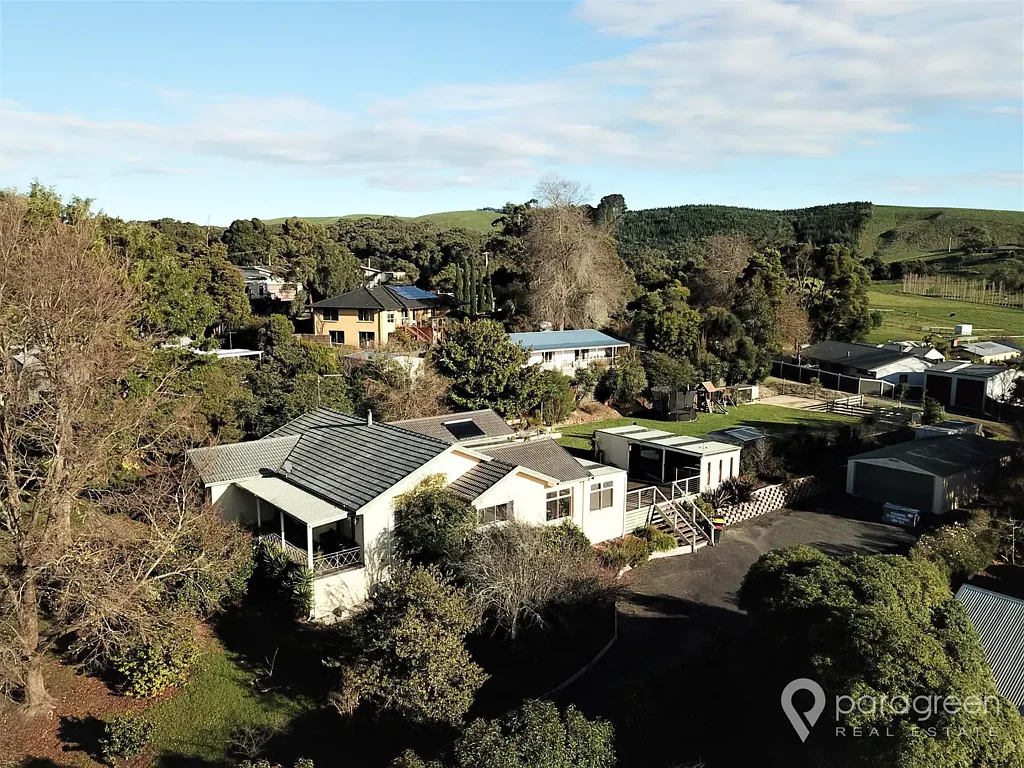 Foster 4房  DEVELOPMENT OPPORTUNITY OR SPACE AND OUTLOOK IN THE MIDDLE OF TOWN