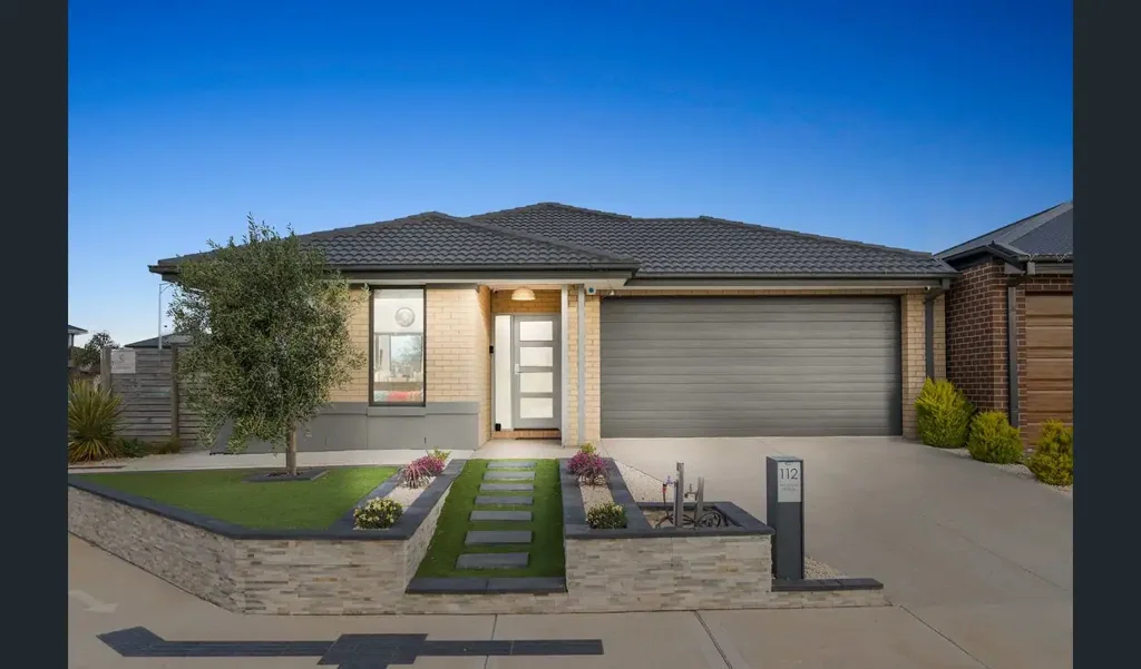 A Beautiful Family Home close to schools and all amenities!