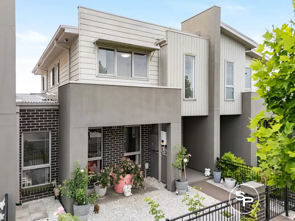 6 Marcus Loane Way, Oran Park, NSW 2570