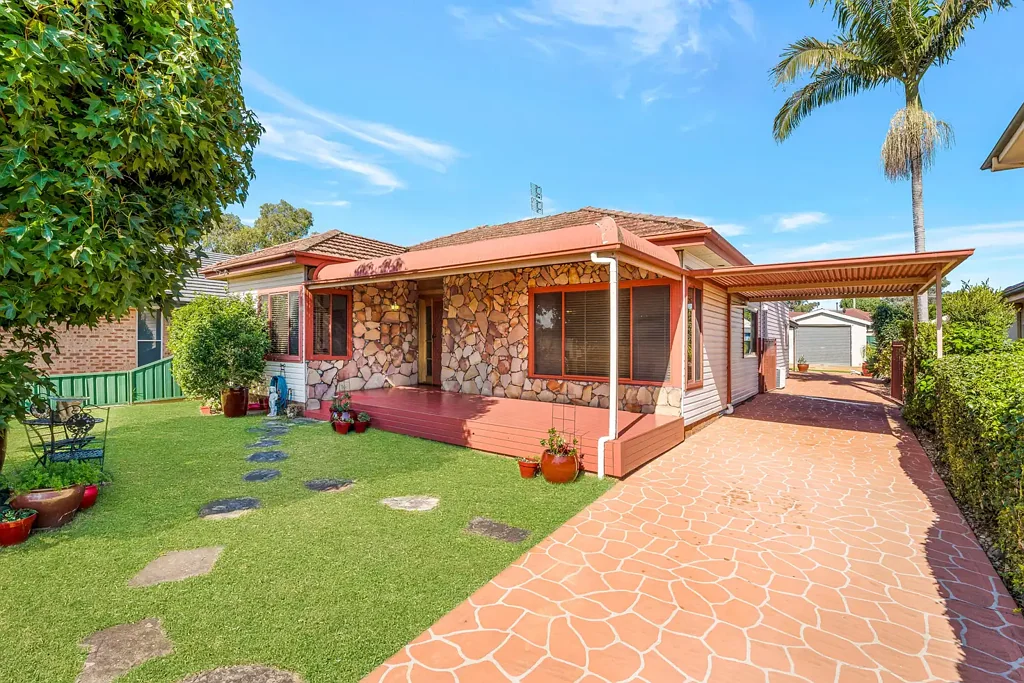 9 Farnsworth Avenue, Campbelltown, NSW 2560
