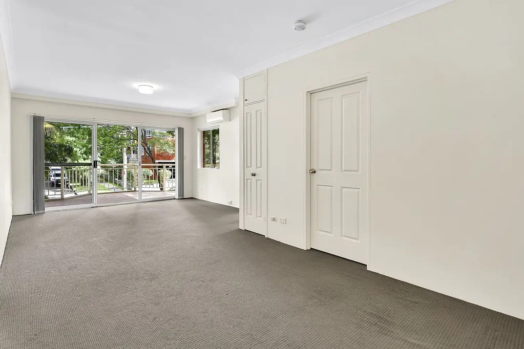 SPACIOUS 2-BEDROOM APARTMENT IN PRIME LOCATION