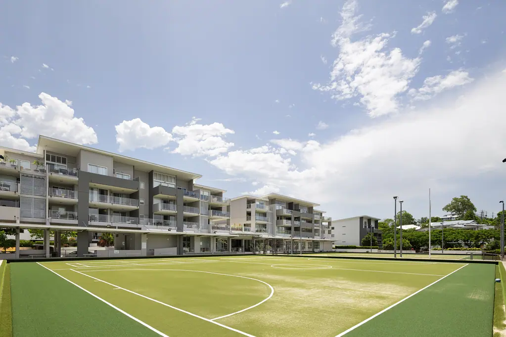 Indooroopilly 2房 空间、连接与日常便利 Space, Connection and Everyday Convenience