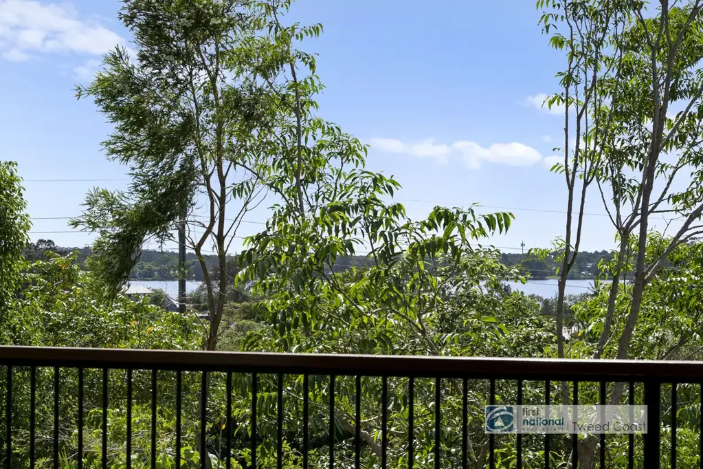 Banora Point 4침실 Renovated Coastal Haven with River Views - Rented at $1300pw