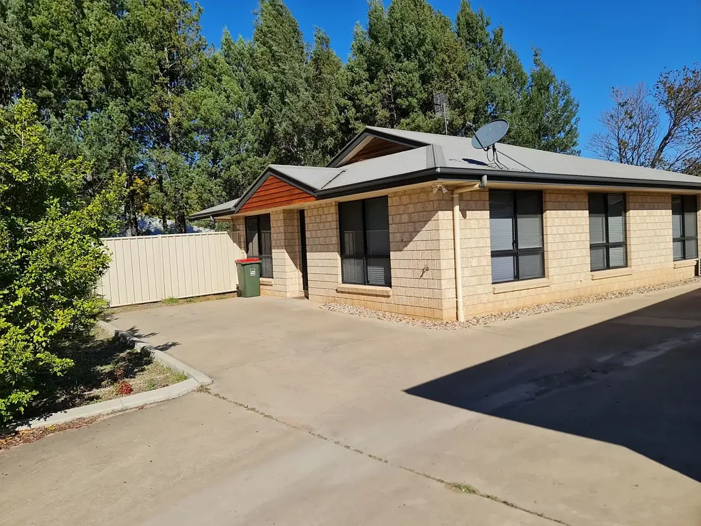 Chinchilla 3બેડરૂમ Stand alone villa in leafy surrounds