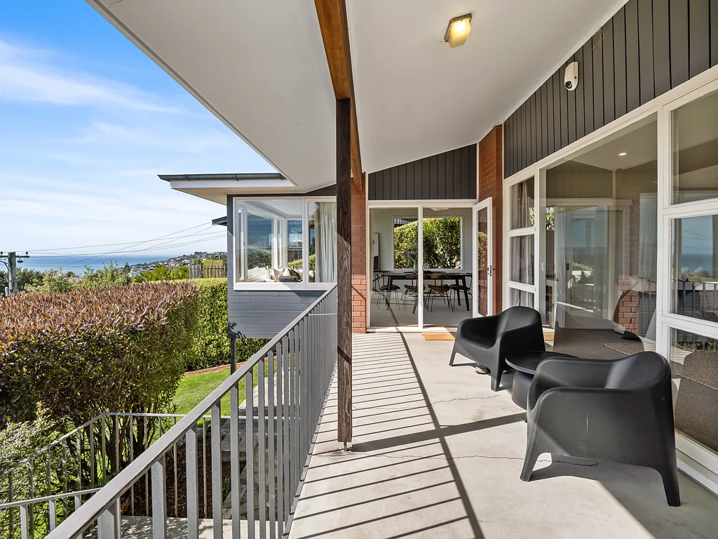 Mount Pleasant 3બેડરૂમ Mid-Century Magic with Panoramic Views