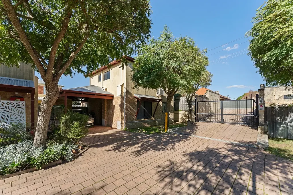 Bassendean 3બેડરૂમ Securely Leased Townhouse Living in a Private Gated Complex!
