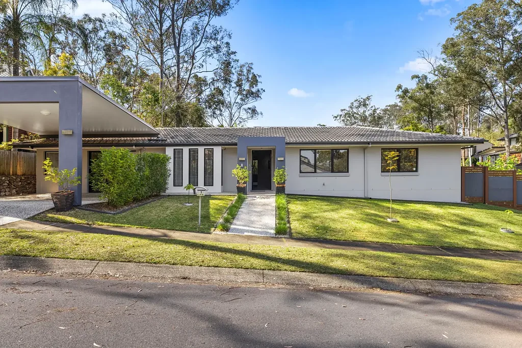 1 Sun Place, Chapel Hill, QLD 4069
