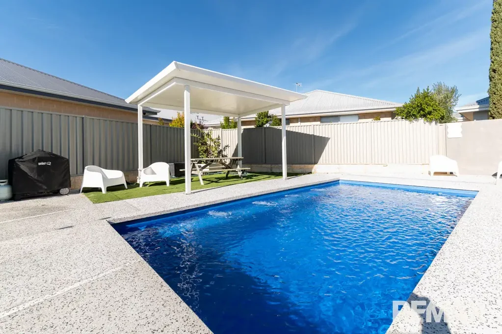 Stunning 5x2, Pool, Solar - FEATURES GALORE!