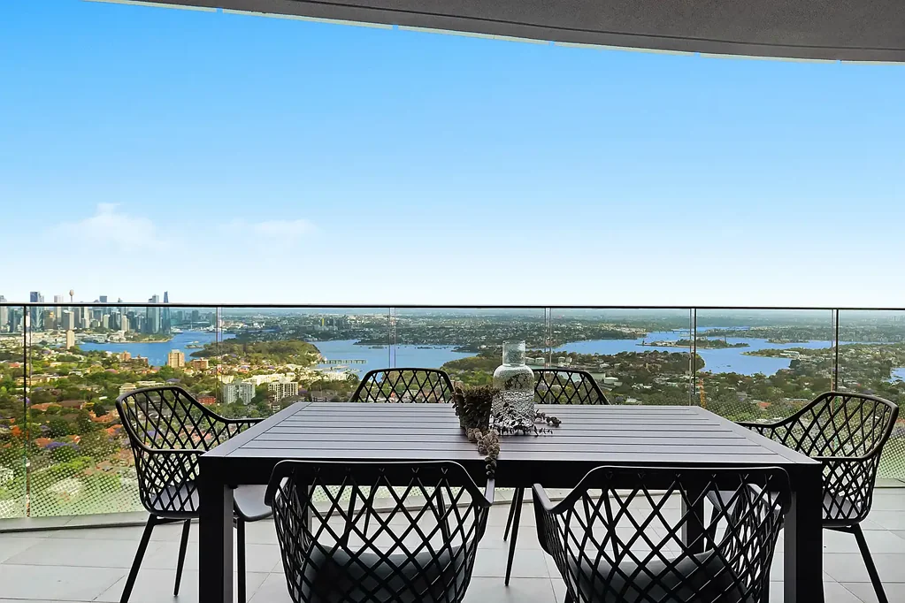 St Leonards 2침실 Remarkable Two Bedroom Apartment with Breath-taking Sydney Harbour Views