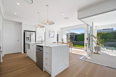 Banya 4房  Corner Block Luxury with Pool, 3 Living Areas and Coastal Style